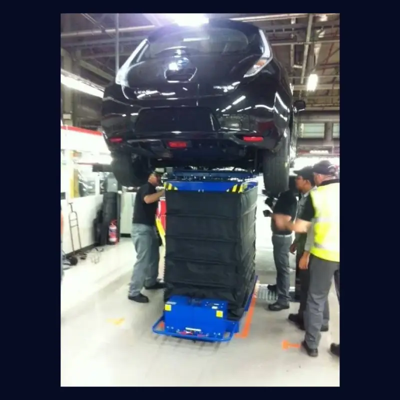 Saxbord mobile lifting a vehicle